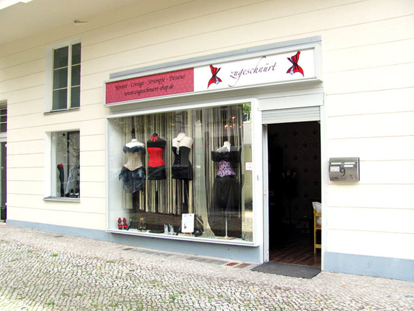zugeschnuert-fassade